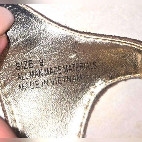 Womens sz.9 Beige suede platform heels. - Picture 10 of 10